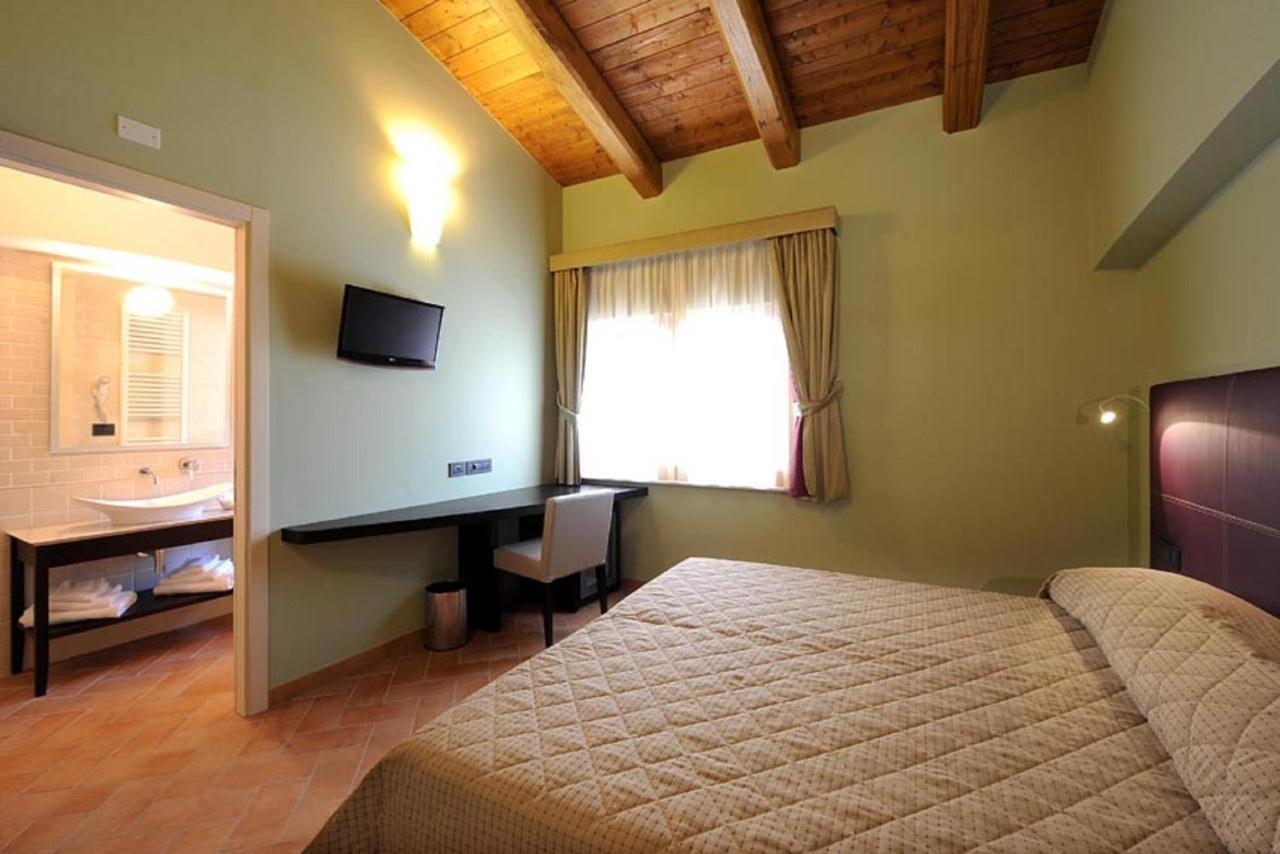 Magione Papale Relais Hotel L'Aquila Room photo
